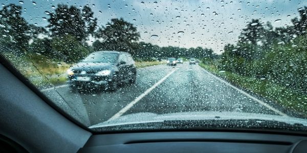 Conducir con seguridad en condiciones meteorológicas adversas